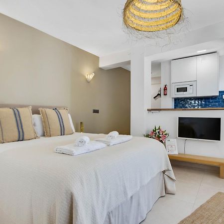Shiny Studio With Pool & Carihuela Beach At 500M Торремолинос Экстерьер фото